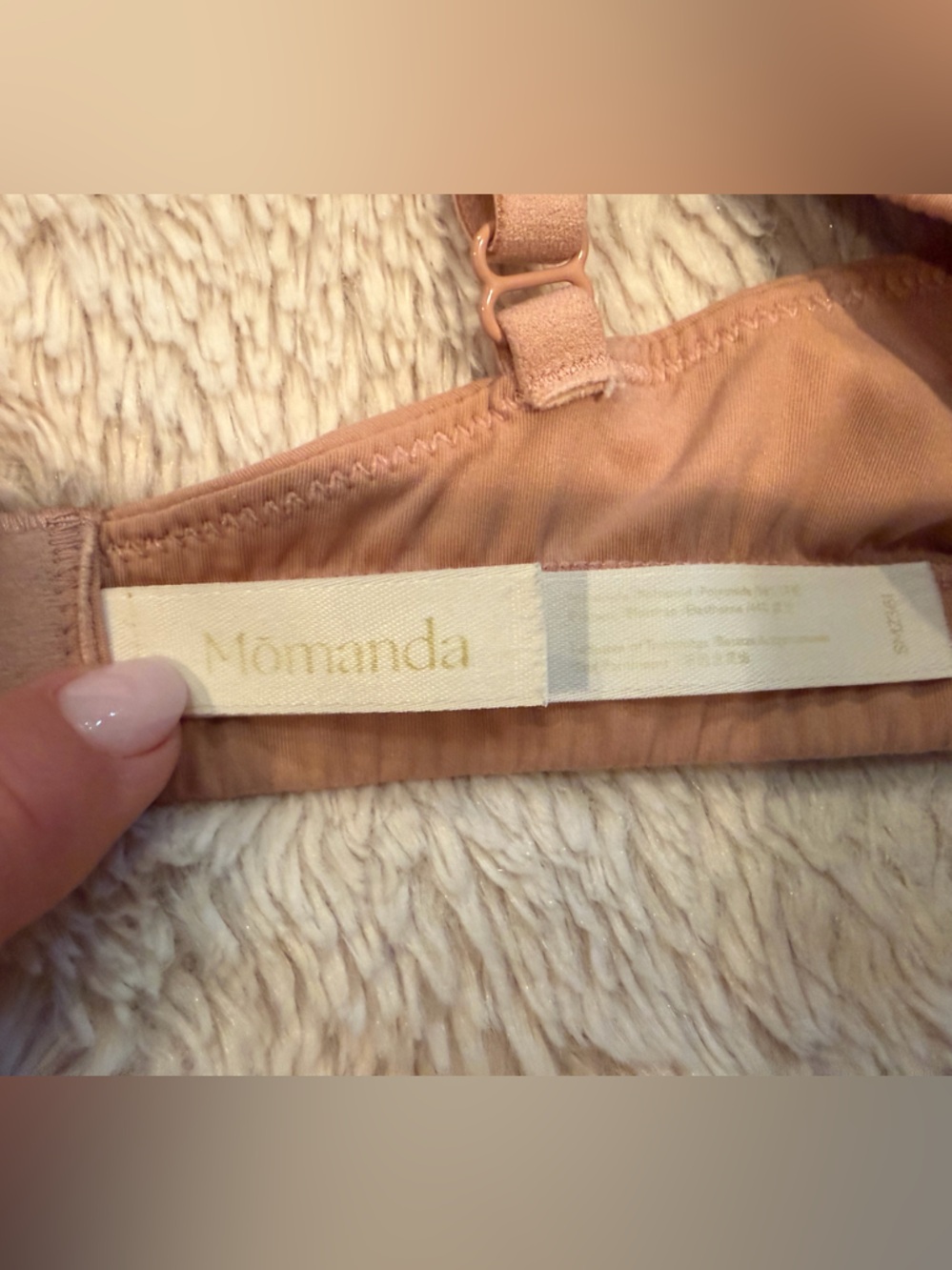 Momanda Hands-Free Pumping and Nursing Bra - Picture 2 of 2